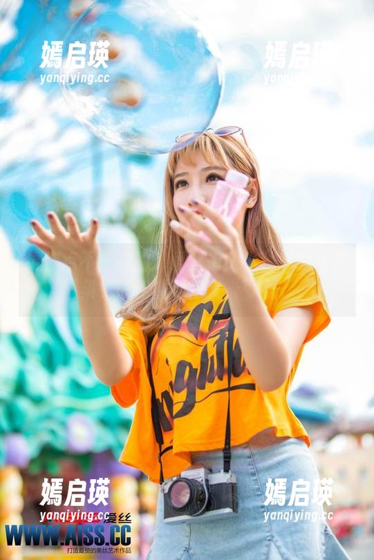 给你点不一样的：爱丝街头小秘书的写真图集，让你重新定义“可爱”。