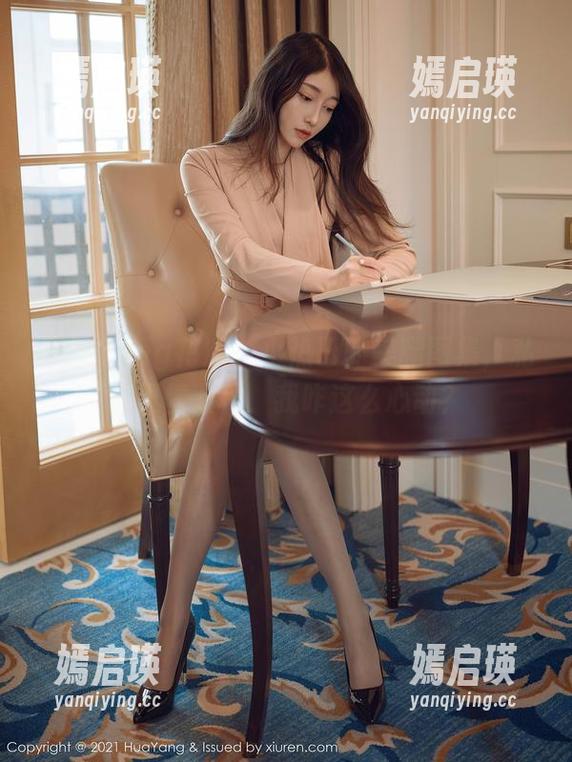HuaYang花漾 - 小热巴的美腿图集，私房风情万种，我咋这么心动？