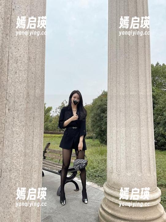 微密圈 - 分享一下：July芝岚的蓝色油亮图集，居然这么有感觉？