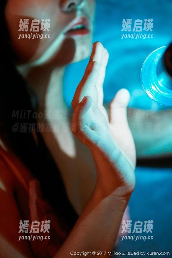 MiiTao蜜桃社 - 最新资源曝光！Cris_卓娅祺的灰丝写真，灰色可不只是单调哦！