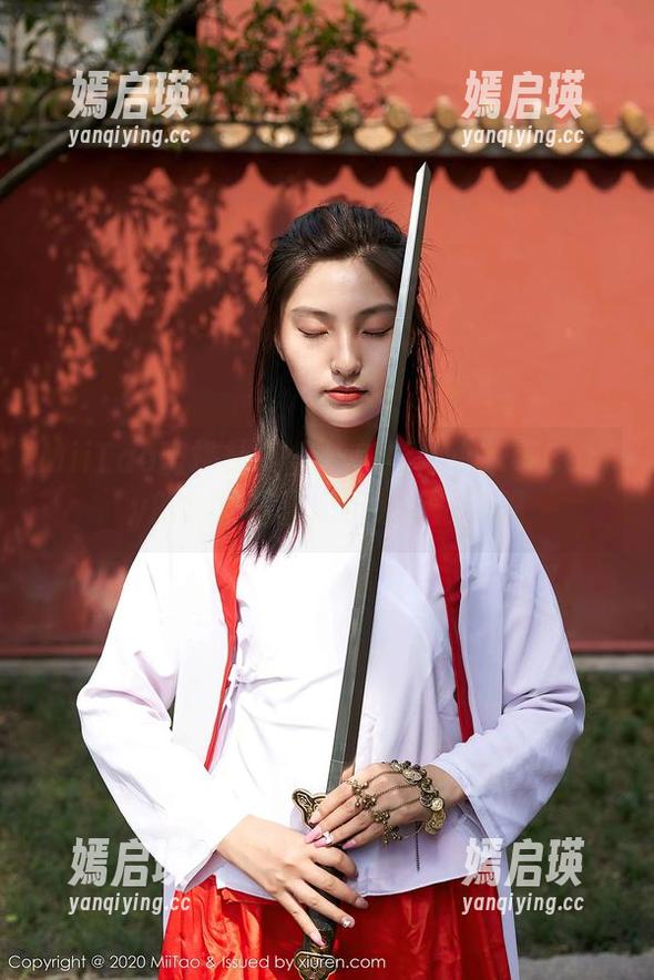 MiiTao蜜桃社 - 黑丝魅影：小草莓Berry的全套写真，快来偷偷瞧瞧