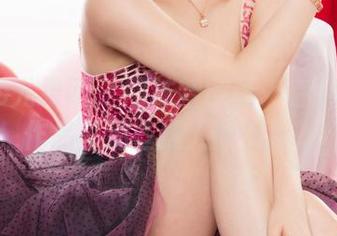 UGirls尤果网 – 网袜新剧透：诗朵雅最新作品里那些撩人的光影…
