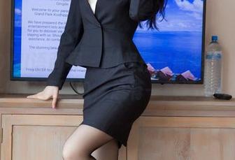 XIAOYU语画界 – 制服搭配新灵感：林乐一的写真图包，总有一款适合你！