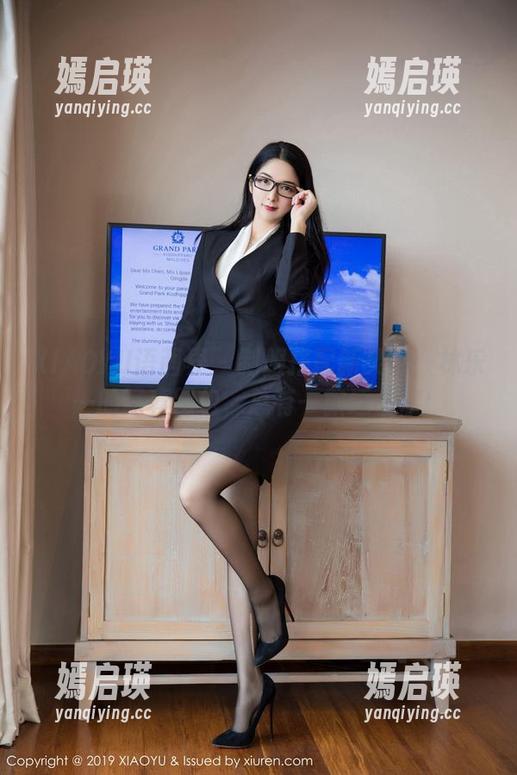 XIAOYU语画界 - 制服搭配新灵感：林乐一的写真图包，总有一款适合你！