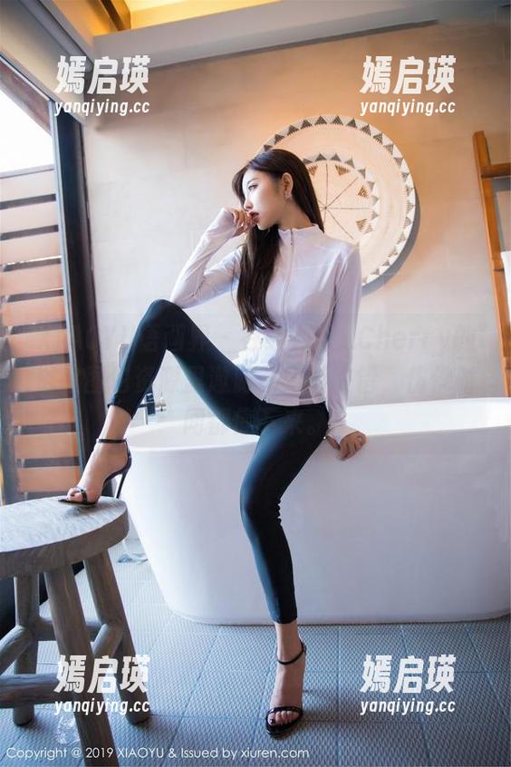 XIAOYU语画界 - 在绯月樱_Cherry的浴室图包资源里遨游，光影交错，仿佛时间都停下来。