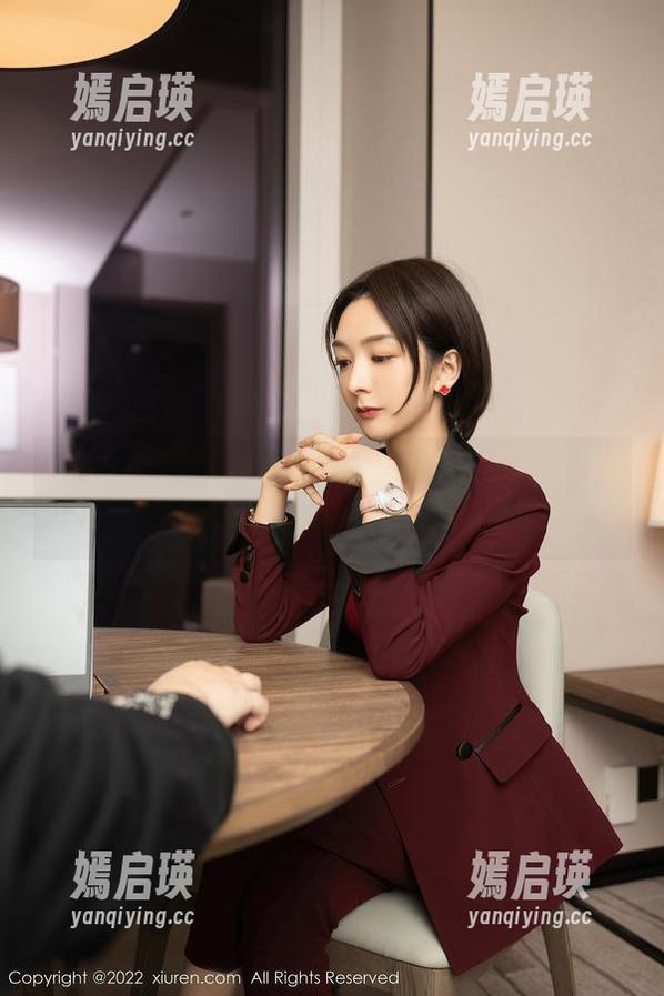 Xiuren秀人网 - 小逗逗白丝诱惑大合集：从每一张图片看她的秘密