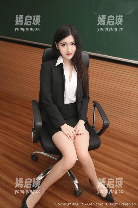 Xiuren秀人网 - 糯美子Mini的毛衣驾到！写真集更新，准备好心动了吗？