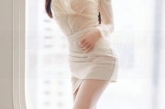 YouMi尤蜜荟 – 跟我一起用周妍希的眼镜，享受免费套图的快乐！