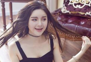 YouWu尤物馆 – 没错！俞公主裸足美图合集，光脚行走是一种自由！