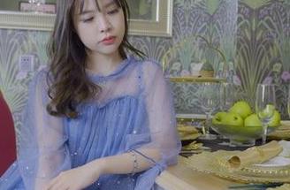 丽柜 – 当阳光碰见Amily——纯白写真，下载一把光，心情瞬间亮了！