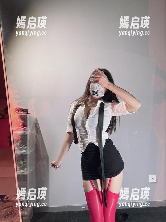 兔宝妮to 微密圈 - 兔宝妮to泳装作品:夏日阳光下的缤纷梦境