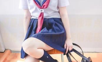 兔玩映画最新写真集，体操服带点俏皮，蓝裙子偏偏有种忧伤的美感