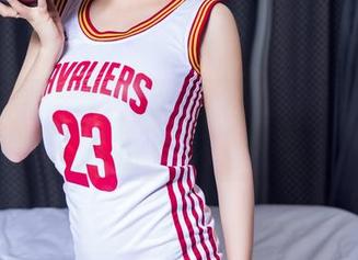 头条女神 – 高清COCO厨娘：分享厨房里的灵感与挑逗