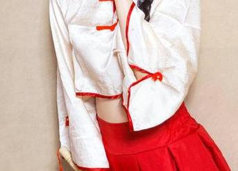 头条女神 – 牛仔裤里的娜依灵儿原图，分享那份无处不在的魅力！