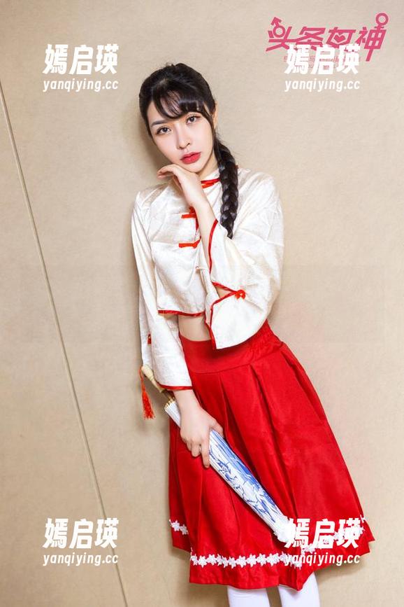 头条女神 - 牛仔裤里的娜依灵儿原图，分享那份无处不在的魅力！