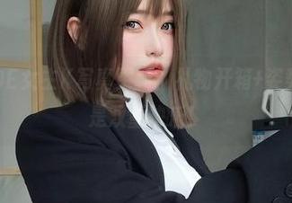 圣诞特辑DE女主K写真更新：礼物开箱+姿势展示，真是双重快乐！