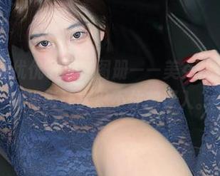 微密圈 – 小优优子最新图册——美女优优，这次她的光影让人忍不住想深入。