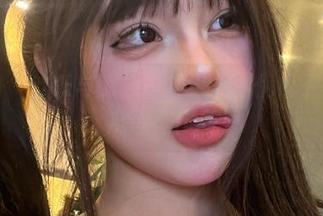 微密圈 – 欢乐与孤独的交织：小优优子圣诞限定写真作品