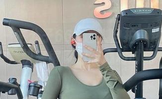 微密圈 – 左公子666迷人自拍：精选套图，快来解锁你的心动时刻