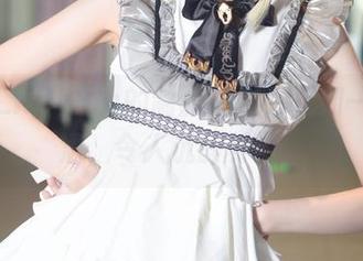 彩芸_Nebula的制服写真，犹如一杯醇酒，令人沉醉其中。