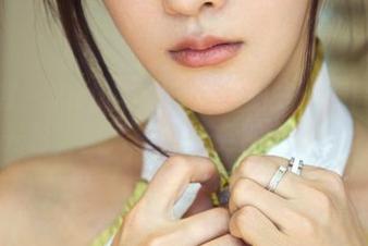 推女郎 – Yu佳妮的丝袜与阳光：原图追逐光影，图片带你感受那份微妙。
