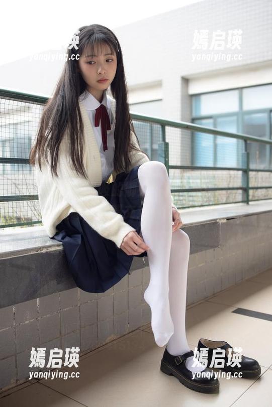 森萝财团 - 吸吸的御姐写真合集更新中，瞬间的温暖与魅惑交织，时间停滞了吧？