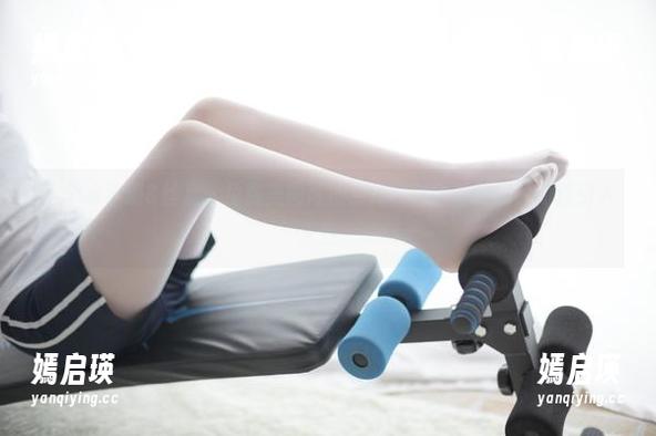 这个水手服&丝足，免费美图再加点森萝财团的创意，简直引人入胜。