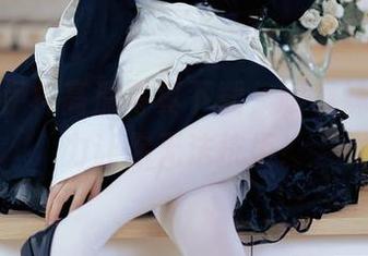 洛桑w伊梓高清写真下载，眼镜妹妹的魅力让你无法抗拒！