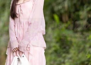 秀人网 – 肉丝图包：Elise谭晓彤带你探索绸缎的柔软瞬间，全套无敌！