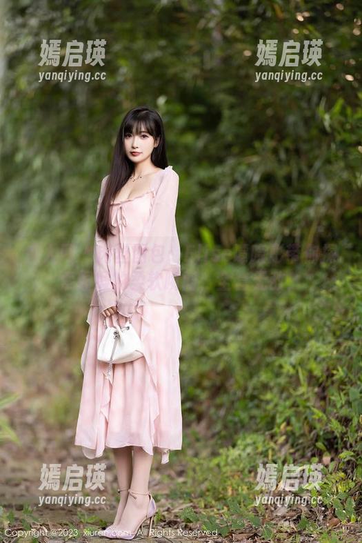 秀人网 - 肉丝图包：Elise谭晓彤带你探索绸缎的柔软瞬间，全套无敌！
