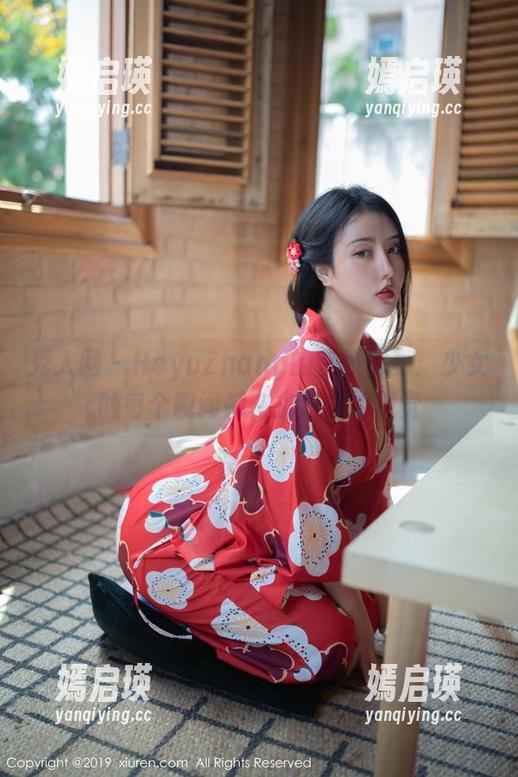 秀人网 - HeyuZhang的在线写真：少女的每个瞬间都在挑逗你的视觉