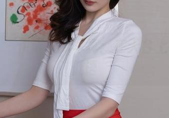 秀人网 – 伊诺最新写真：在天台上与风的低语
