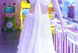 秀人网 – 看完唐安的定制服，另类的定制作品令我目不转睛！