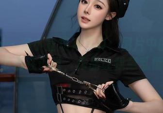 秀人网 – 范小宣短裙写真：图片中的每一个细节都在诉说，作品让我意乱情迷。