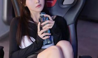 秀人网 – 谢小蒽写真里的厨娘，定制生活的美好瞬间，你不想错过！