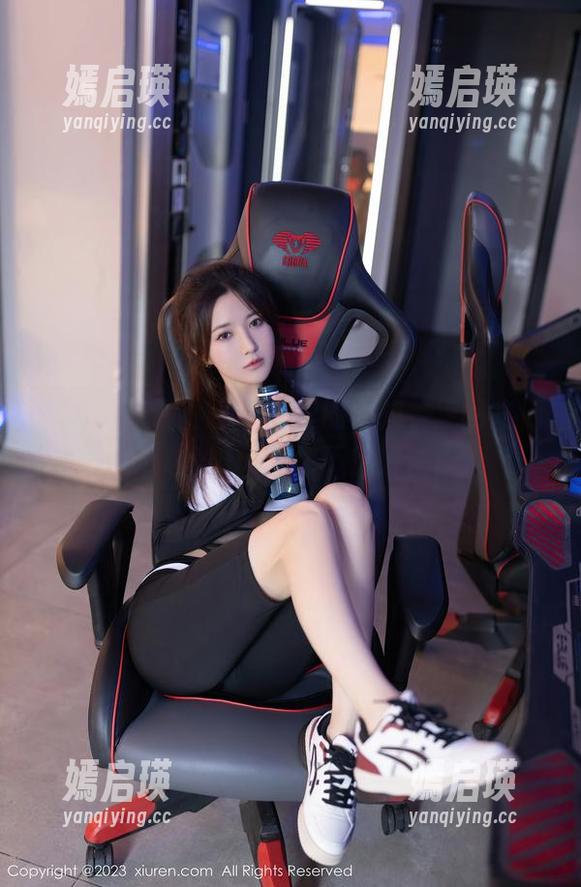 秀人网 - 谢小蒽写真里的厨娘，定制生活的美好瞬间，你不想错过！