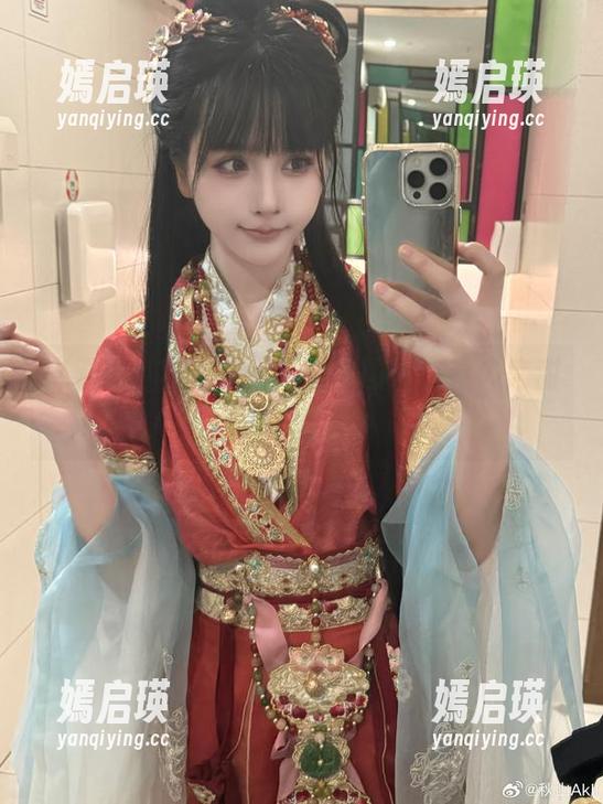 秋山AkI 来看看!秋山AkI的全套图片,秋の恋甜蜜又害羞!