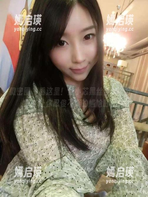 微密圈 - 看这里！童小芯黑丝合集，分享那些让你忍俊不禁的尴尬时刻！