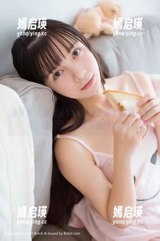 菠萝社-猫九酱Sakura 菠萝社 - 猫九酱Sakura的私拍资源:快来,让这双美脚教你如何走路!