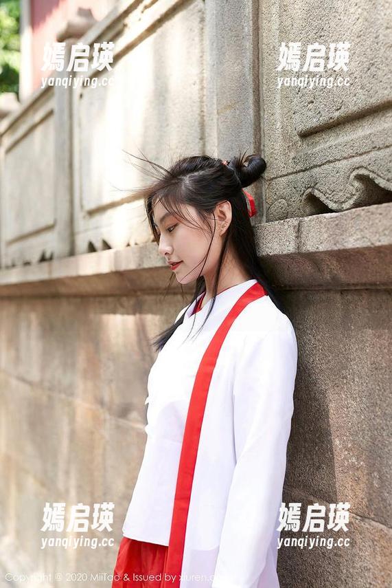 蜜桃社 - 不说再见，木奈奈吊带写真在脸颊上轻轻拂过