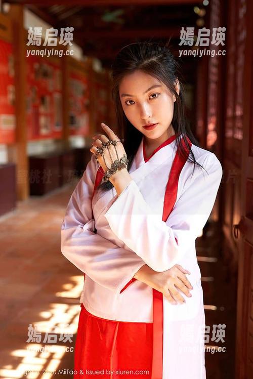 蜜桃社 - 琉璃lily的礼服纪行：一张照片，万种情愫的写真