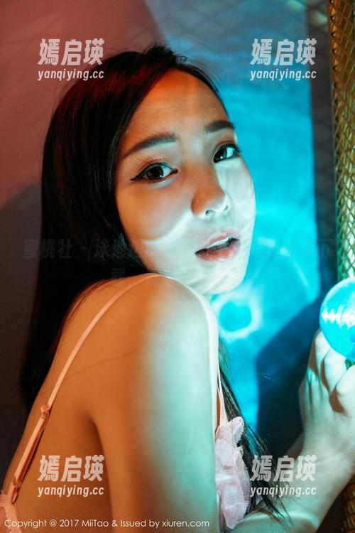 蜜桃社 - 泳池边的铃木，全套写真邀你下载，准备好了吗？