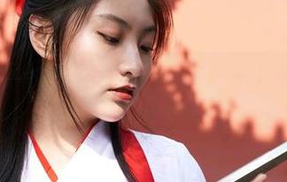 蜜桃社 – 露西Lucy和她的裸足作品集：无鞋的生活，天生的精选！