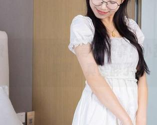 袜啵啵 – 免费资源就等你来拿！小甜豆的红色美甲，真是醉了