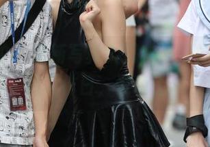 魔镜街拍 – 最新写真大揭秘，婷婷OL极品黑丝美女的工作日，谁说上班没风情？