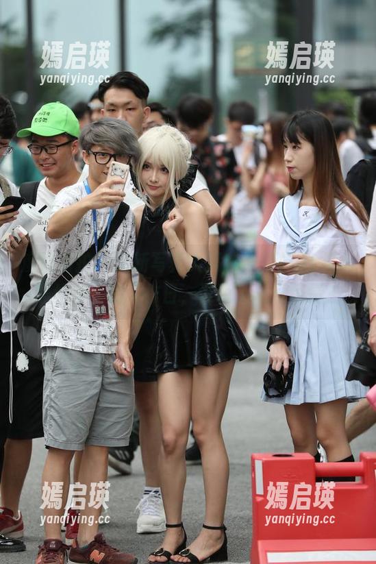 魔镜街拍-婷婷 魔镜街拍 - 最新写真大揭秘,婷婷OL极品黑丝美女的工作日,谁说上班没风情?