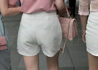 魔镜街拍 – 寒风中闪耀的极品肉丝——婷婷圣诞美人图包重磅上线！